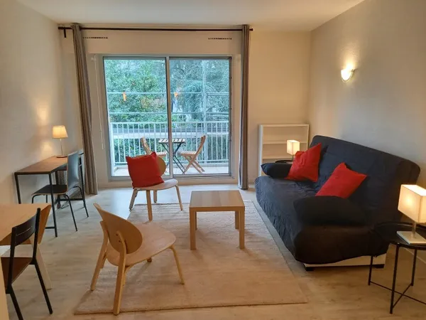 Loue Appartement T1 standing Nantes centre, parking, balcon