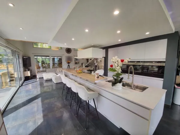 Maison 10 pièces 300 m²