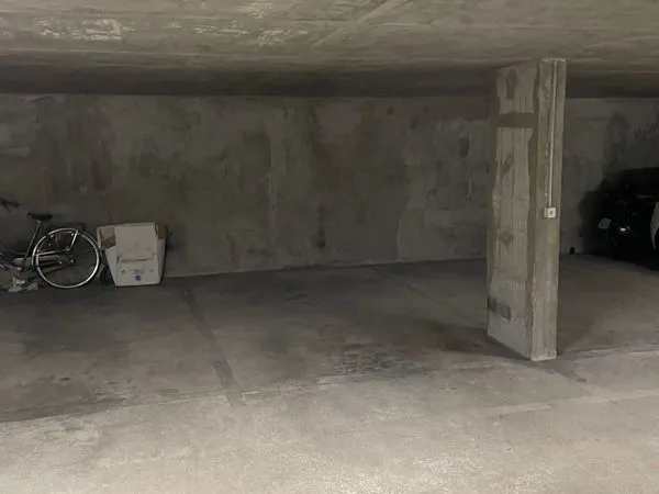 Place de parking très proche Métro Charles Michels et Dupleix très sécurisée