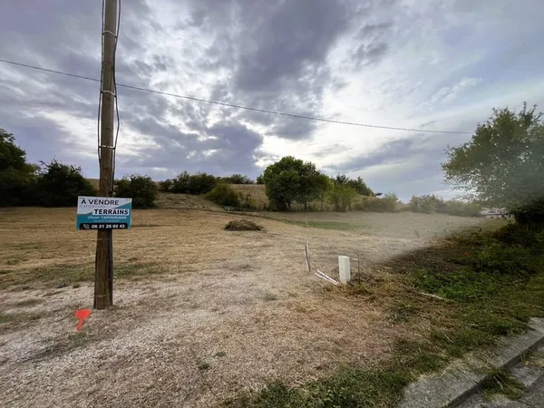 EXCLUSIVITÉ, VILLEBRUMIER TERRAIN CONSTRUCTIBLE VIABILISÉ.