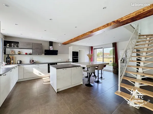 Maison 5 pièces 205 m²