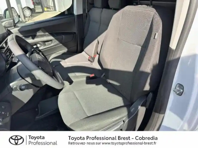 Toyota Proace city medium 100 d-4d start mc24 — photo 11