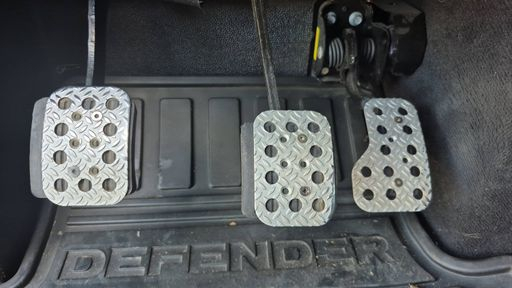Land Rover Defender 90 2.2 TDCi 122 4WD - SE – 2012 – 134095 km – Diesel – Boîte Manuelle — photo 20