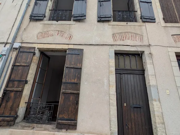 Maison de ville à fort potentiel : grande famille ou création de 4 studios.