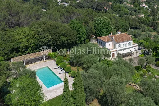 Villa 12 pièces 380 m²