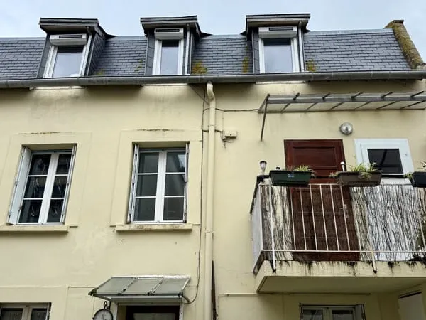 2 PIECES a rafraichir SAINT-SERVAN rue Dauphine