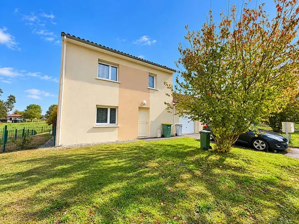 HAUTE VIENNE - Charmante maison de ville avec 3 chambres, jardin et garage au coeur de Nantiat