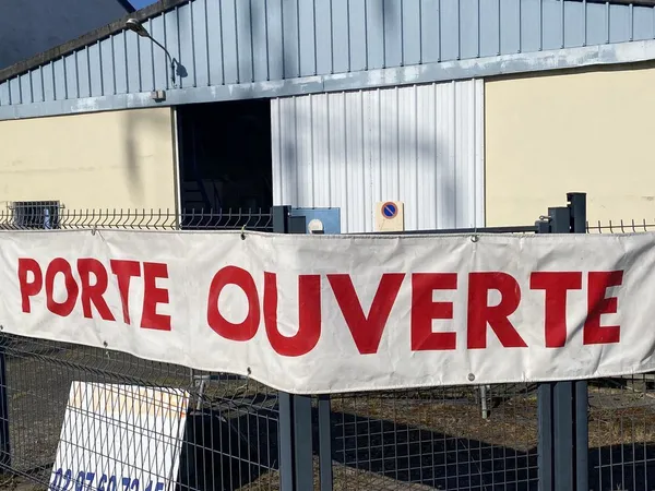 VANNES LOCAL A USAGE DE DEPOT 300 M2