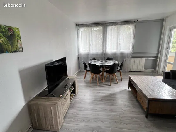 T3 meublé de 61,56m² avec balcon, cave, parking gratuit - Pierre-Bénite