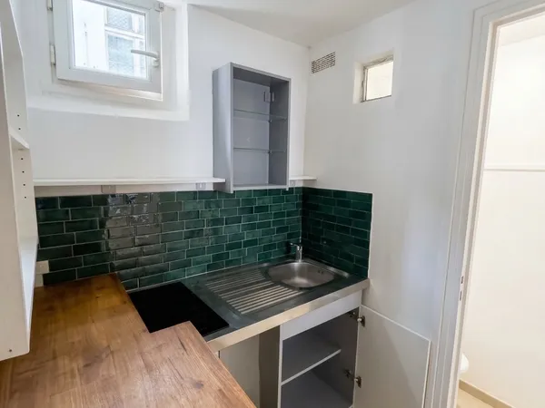 Rue Saint-Sulpice - Studio 14,63 m² - 4e étage - DPE E