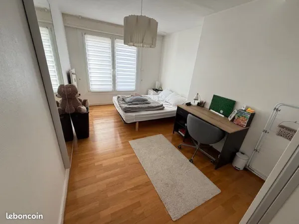 F2 centre 4etage 60m2 loué meublé