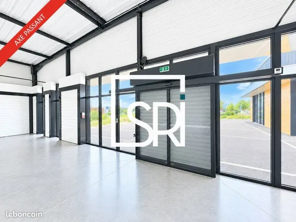 Local commercial 372 m² THIERS