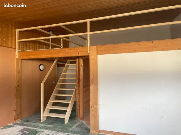 Locaux de 57,8m² stockage ou atelier, proche centre-ville Sallanches