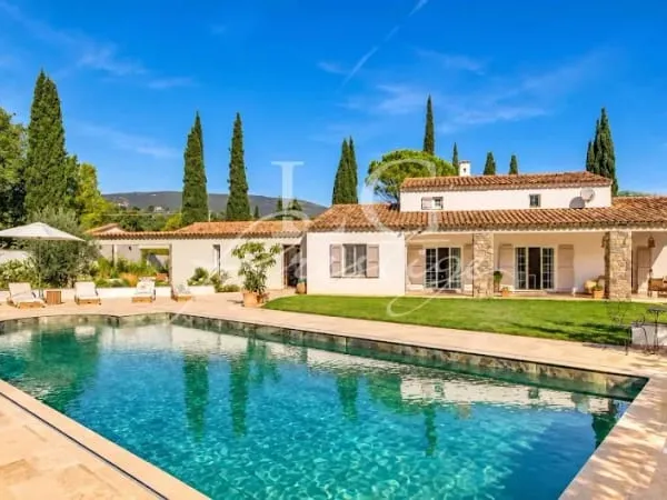 Villa 8 pièces 208 m²