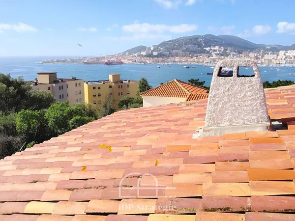 Maison de plain-pied 8 pièces 242 m²