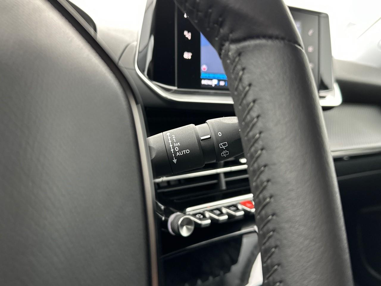 Peugeot 2008 puretech 100 s&s bvm6 allure — photo 20
