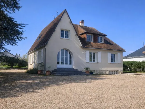 AMBOISE Maison traditionnelle de qualité sur 2075 m2 de te