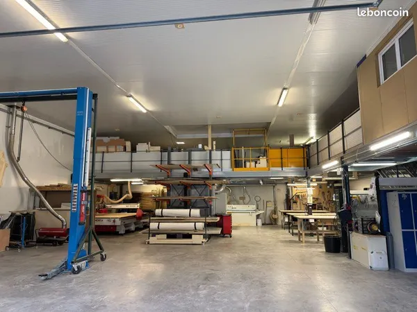 Locaux 400 m2