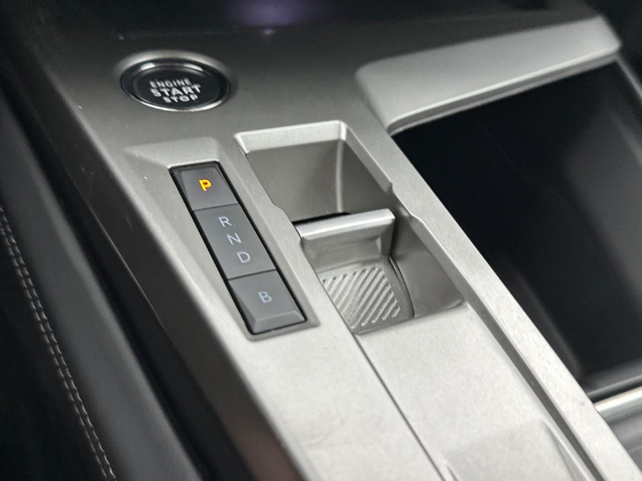 Peugeot 408 phev 180 e-eat8 allure pack — photo 29