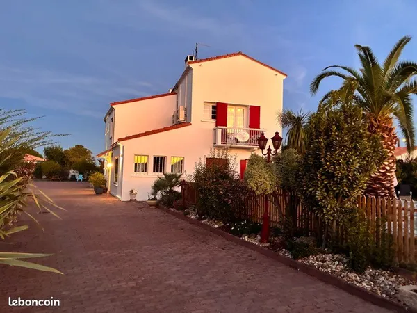 Villa 400M2 habitable au coeur petite station. Balnéaire calme