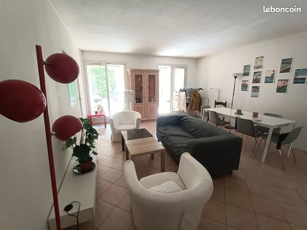 Aix centre, 1 chambre en colocation dans T4 meublé, 84 m2, jardinet, 13090, 590 euros