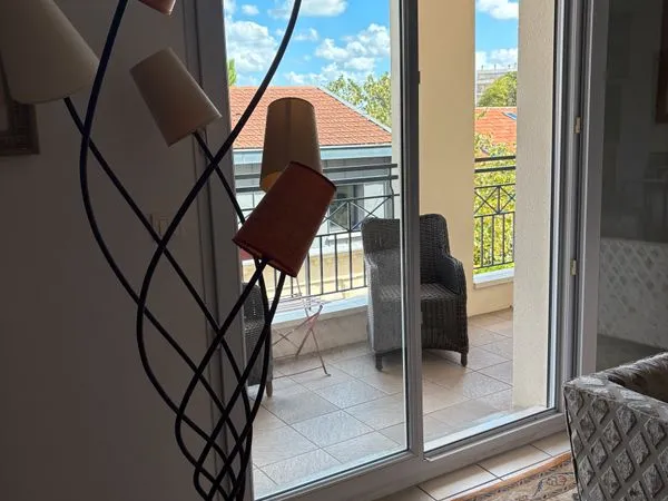 Le Bouscat Hyper Centre Ville T2 50m2 / Balcon, Parking, climatisation