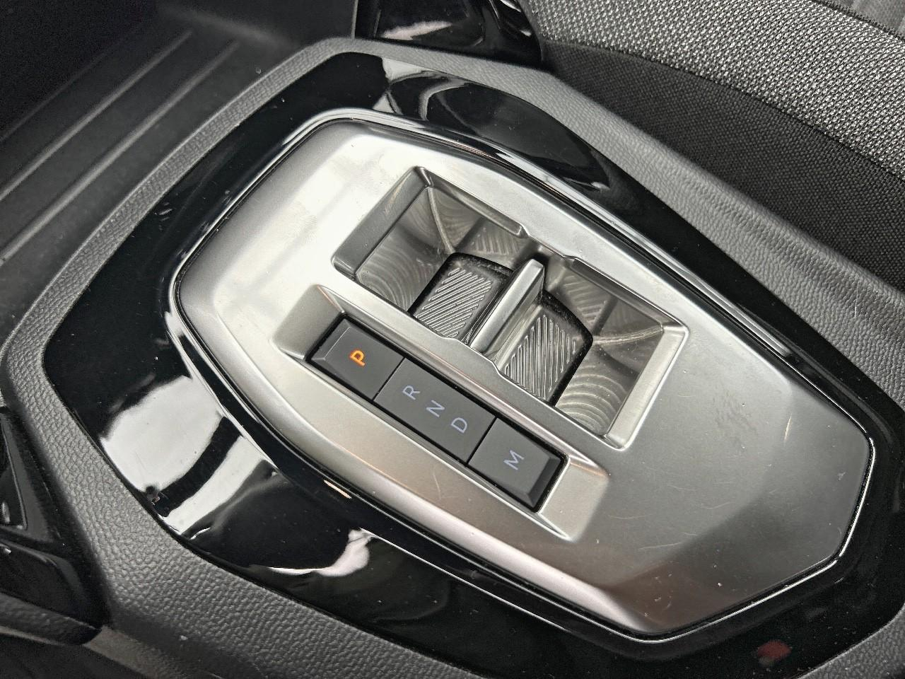 Peugeot 2008 hybrid 136 e-dcs6 active — photo 17