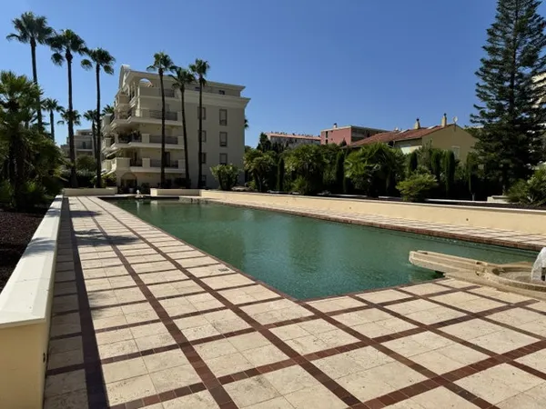 Prestige : Duplex 120m2 en dernier étage - Hyères