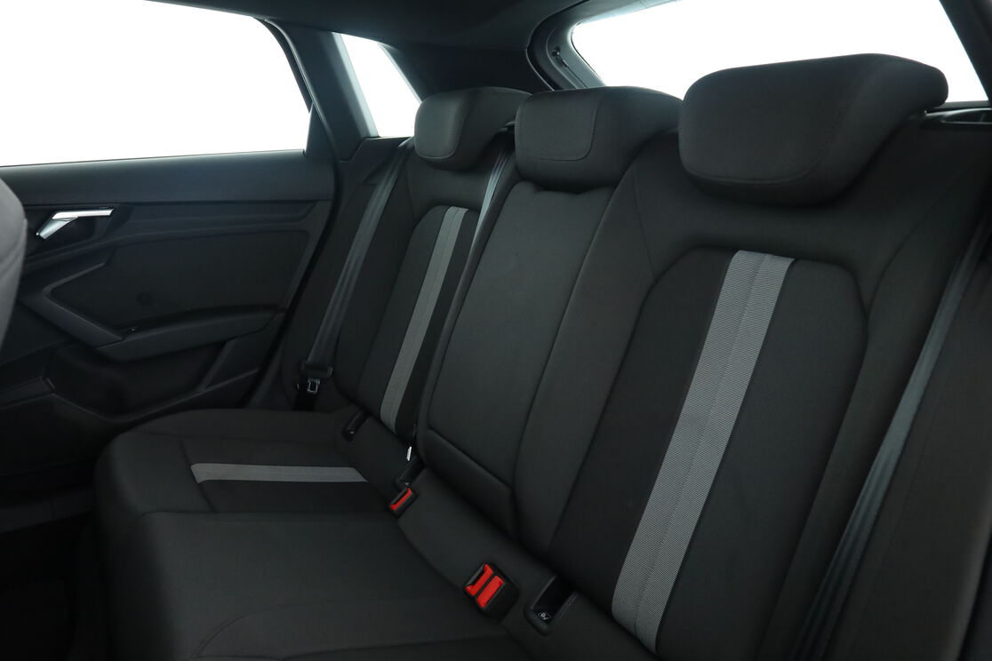Audi A3 Sportback 35 TDI S Line S Tronic 7 — photo 13