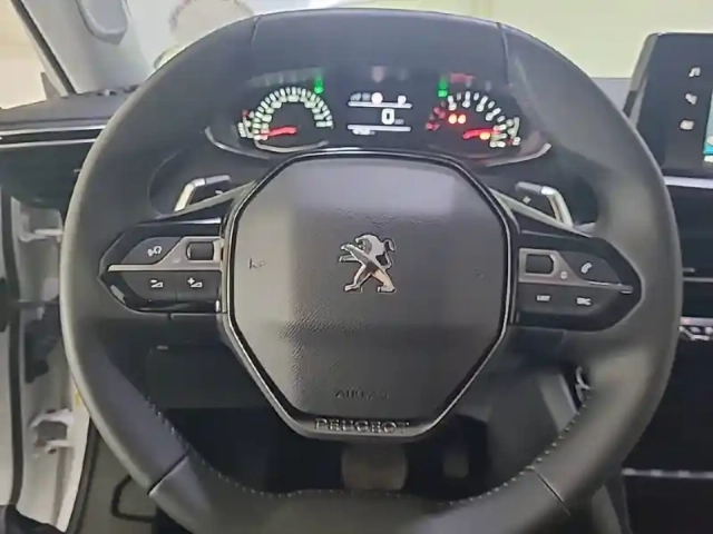 Peugeot 2008 puretech 130 s&amp;s eat8 — photo 9
