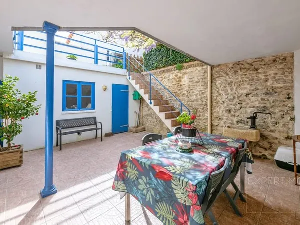UNE MAISON UNIQUE ET INVERSÉE