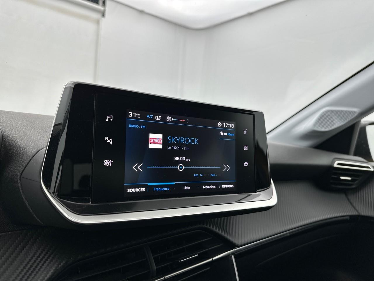 Peugeot 208 puretech 100 s&s bvm6 style — photo 22