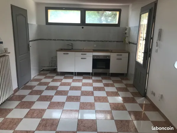 T2 30m2 rez de jardin avec terrasse + Parking