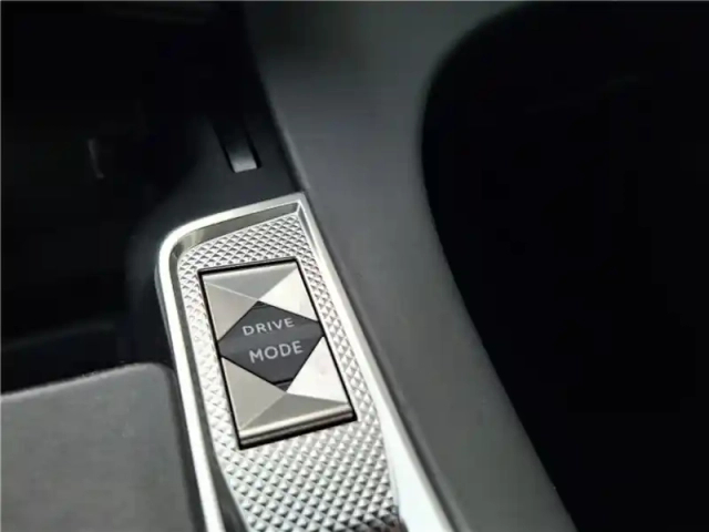 Ds Ds 7 hybride 300 e-tense eat8 4x4 — photo 52