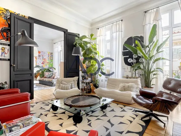 Appartement 6 pièces 211 m²