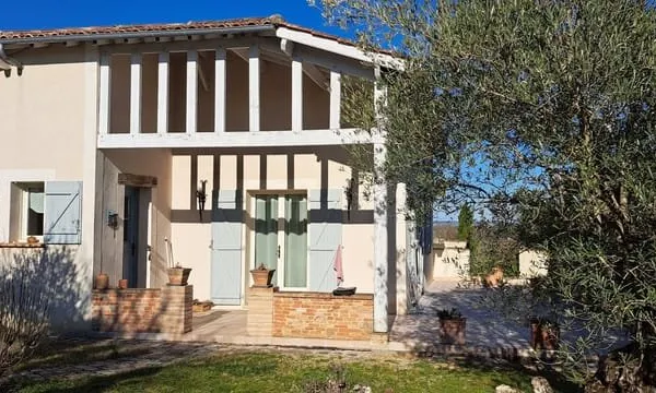 Ensemble immobilier en très bon état comprenant deux maisons d'habitations de 115m2 et 52m2 habitabl