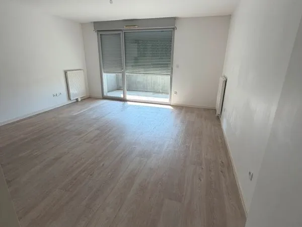 APPARTEMENT T2, dernier étage, avec parking St Joseph de Porterie