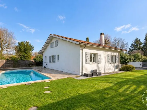 Maison 8 pièces 181 m²
