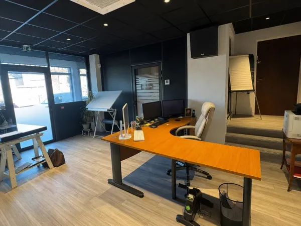 Commerce 4 pièces 102 m²