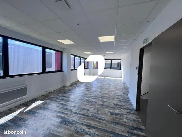 Local d'activité 262 m²