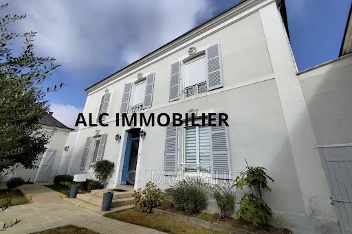 Maison 8 pièces 254 m²