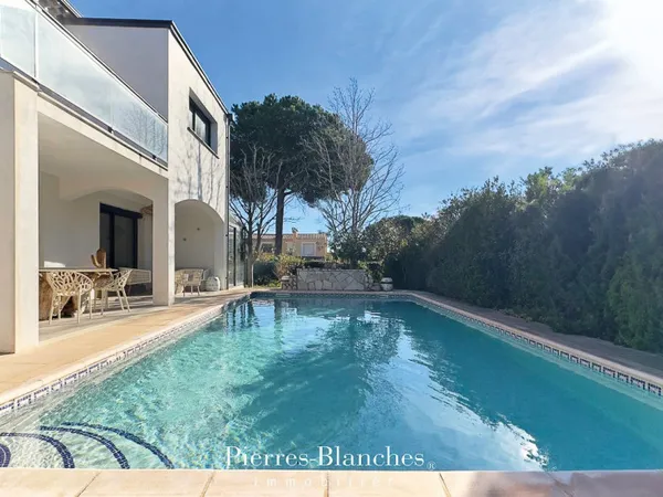 Villa 5 pièces 220 m²