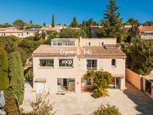 Maison familiale avec T2 indépendant et jardin plein sud de 960