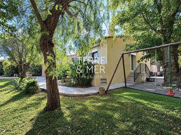 Perpignan - Villa en 3 faces - parcelle arborée 692m2