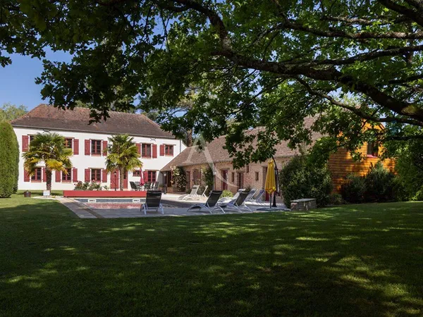 Maison 9 pièces 307 m²