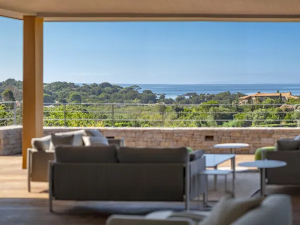 Belle villa neuve à louer à Palombaggia