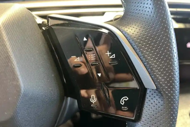 Peugeot 3008 hybrid 136 e-dcs6 — photo 27