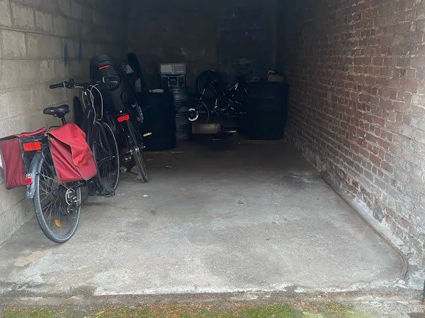 Place de parking dans garage