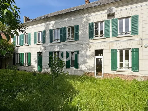 Maison 8 pièces 242 m²