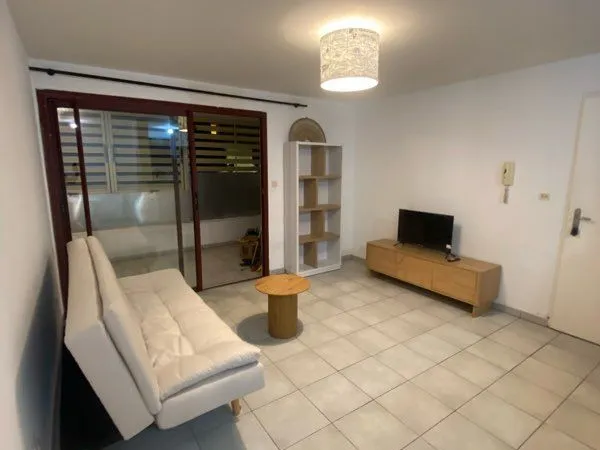T2 meublé 42 m² + grande varangue de 15 m² - Tout équipé